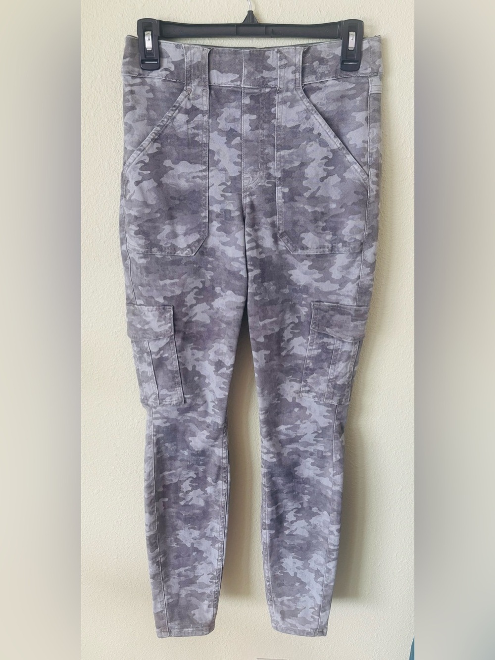 Spanx Stretch Twill Ankle Cargo Pants Stone Wash Camouflage Print Size: Medium - Picture 2 of 6